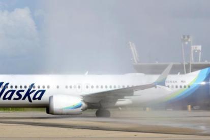 alaska airlines plane