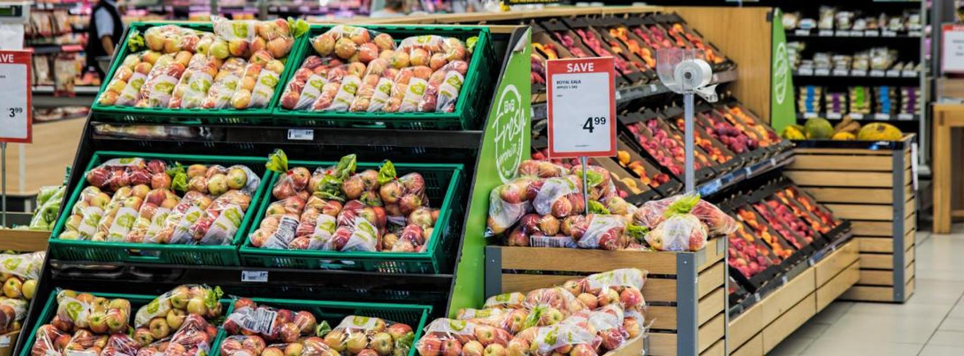 apples in a grocery store